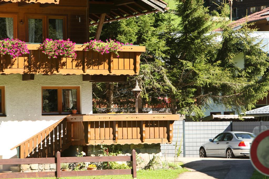 Haus Derra Bed and Breakfast Mittelberg Exterior foto