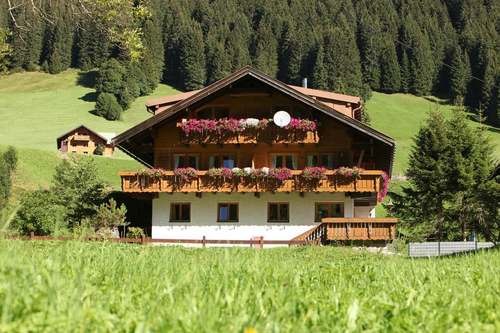 Haus Derra Bed and Breakfast Mittelberg Exterior foto