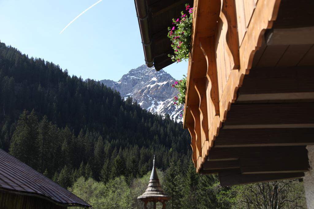 Haus Derra Bed and Breakfast Mittelberg Exterior foto