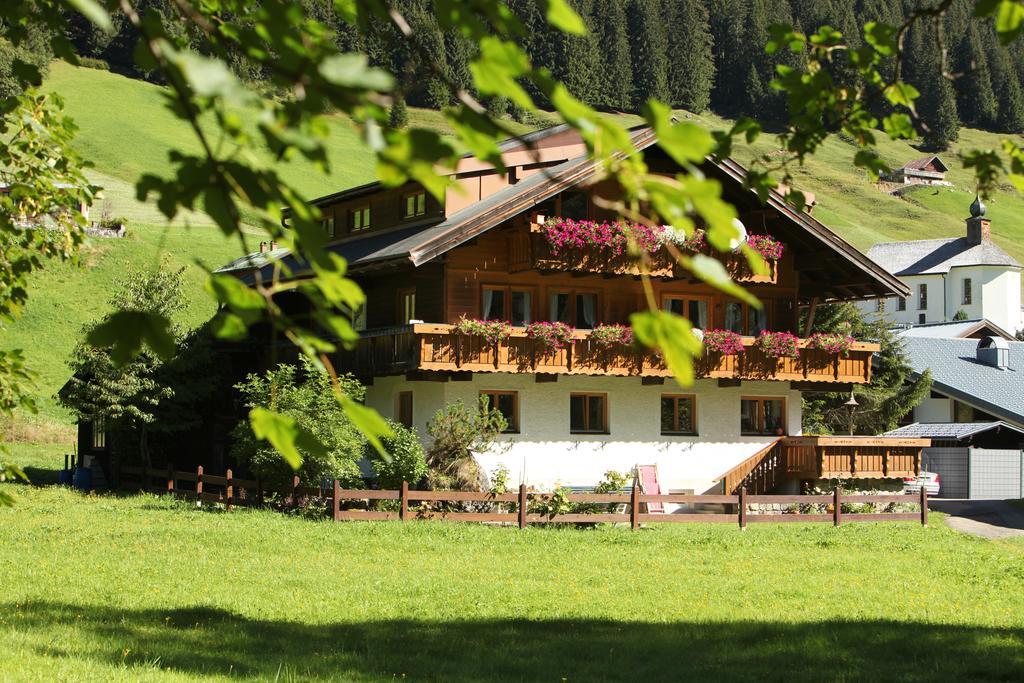 Haus Derra Bed and Breakfast Mittelberg Exterior foto