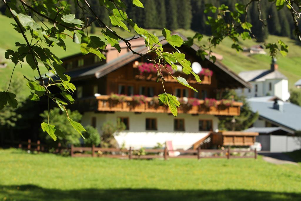 Haus Derra Bed and Breakfast Mittelberg Exterior foto