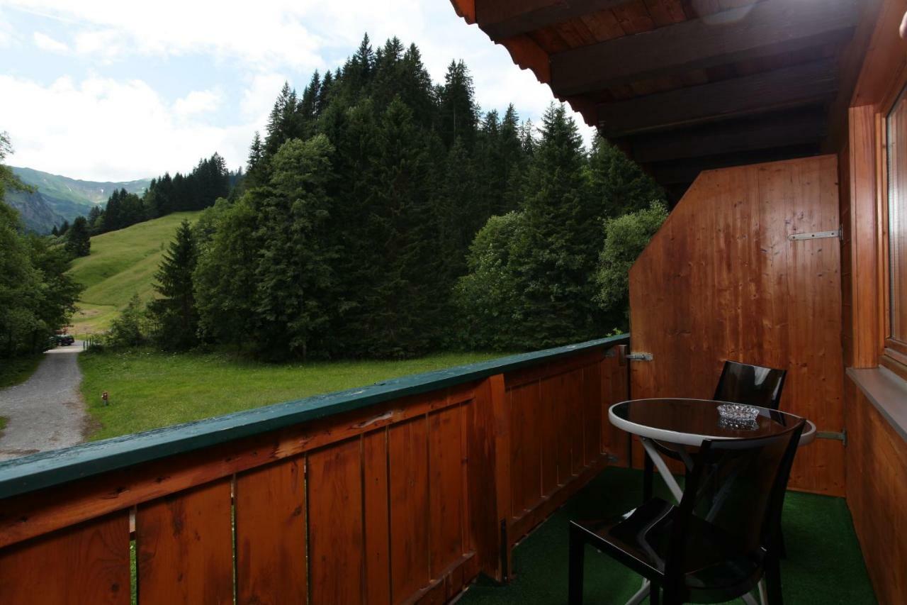 Haus Derra Bed and Breakfast Mittelberg Exterior foto